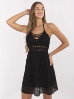 Czarna letnia sukienka z odkrytymi plecami