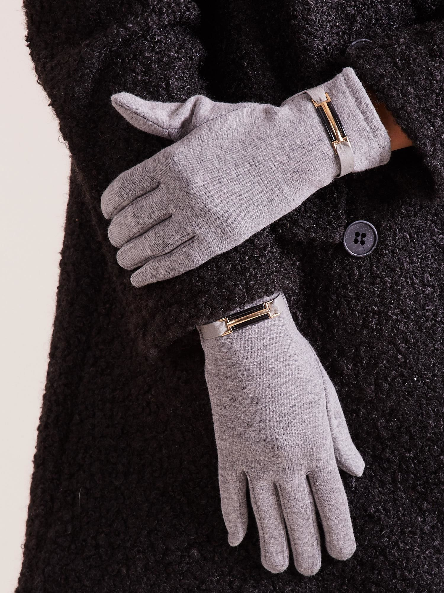 Graue Damenhandschuhe mit Schnalle.