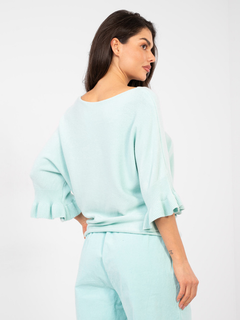 Pastelowy niebieski sweter z okrągłym dekoltem