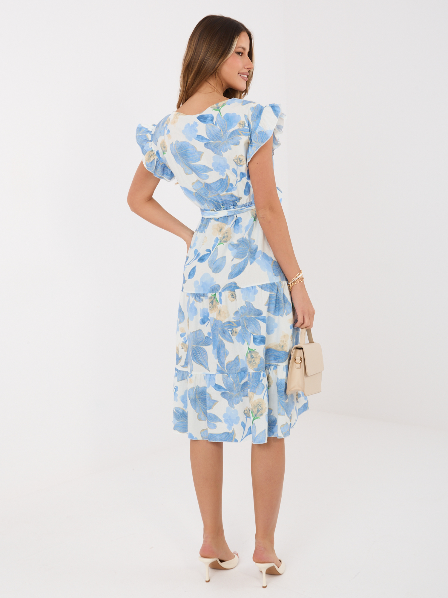 Niebieska rozkloszowana sukienka we wzory