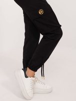 Hurt Czarny dresowy komplet z ozdobnymi łańcuszkami 