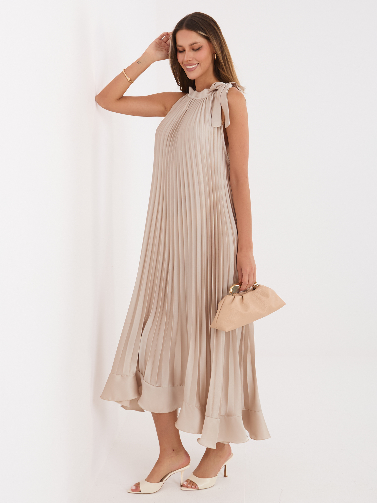 Beżowa sukienka z wiązaniem na ramieniu RUE PARIS 