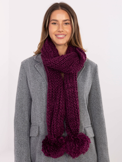 Ciemnofioletowy zimowy szal o grubym splocie