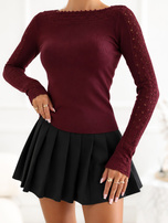 Bordo eleganti megztinis su nėriniuotu gipūru.