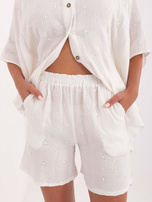 Biały komplet z koszulą o kroju kimono