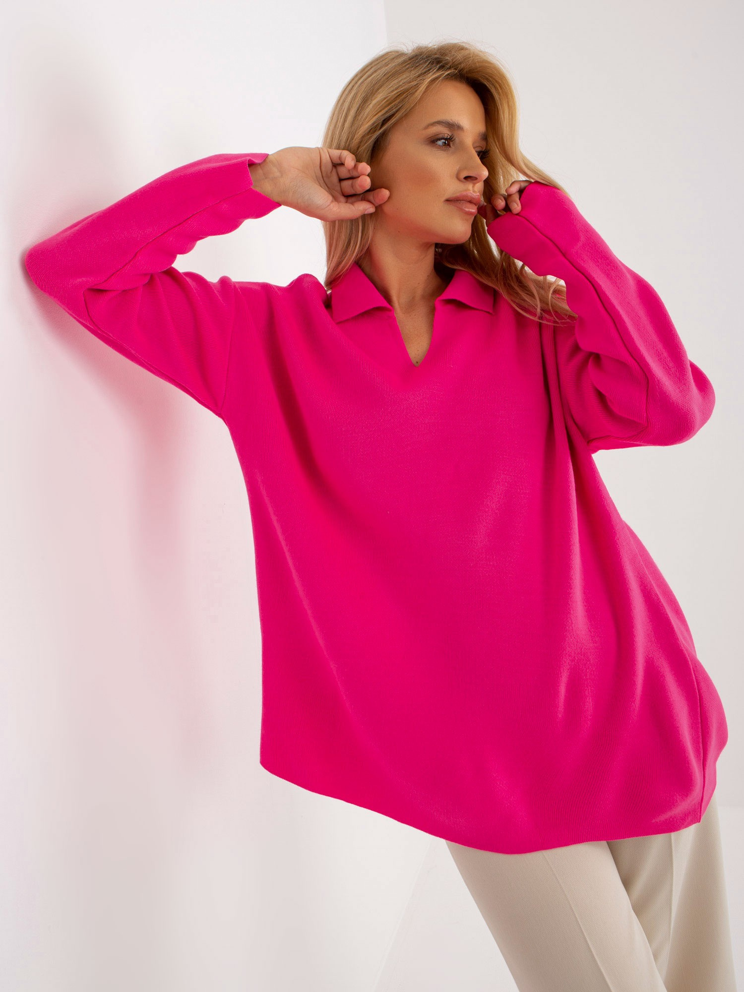 Fluo różowy damski sweter oversize z kołnierzykiem RUE PARIS