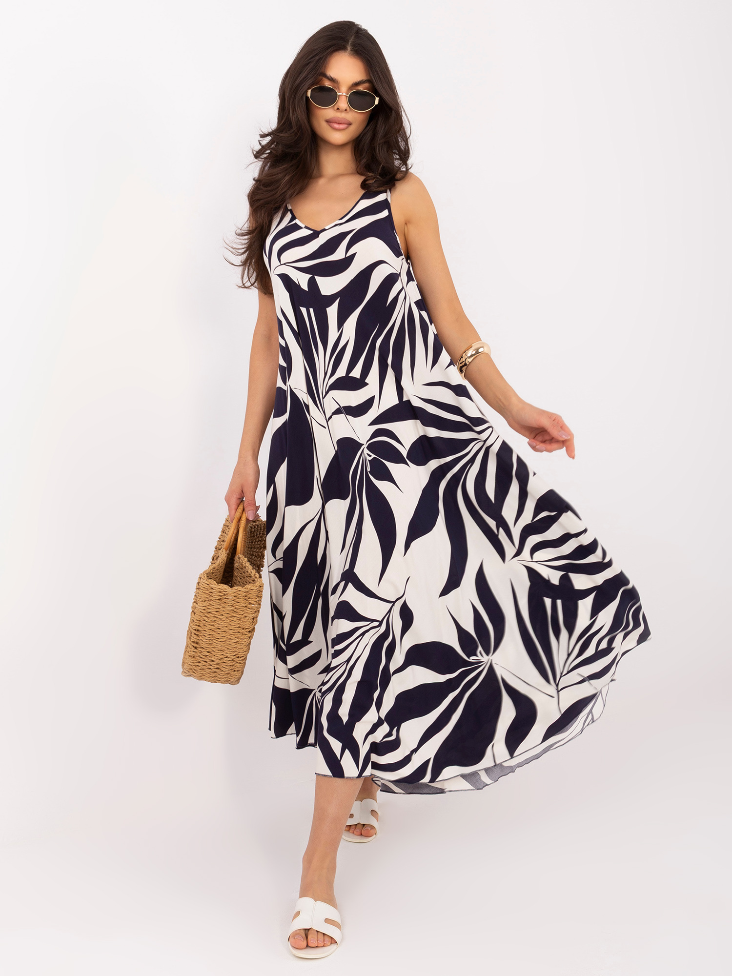 Granatowa długa sukienka na lato