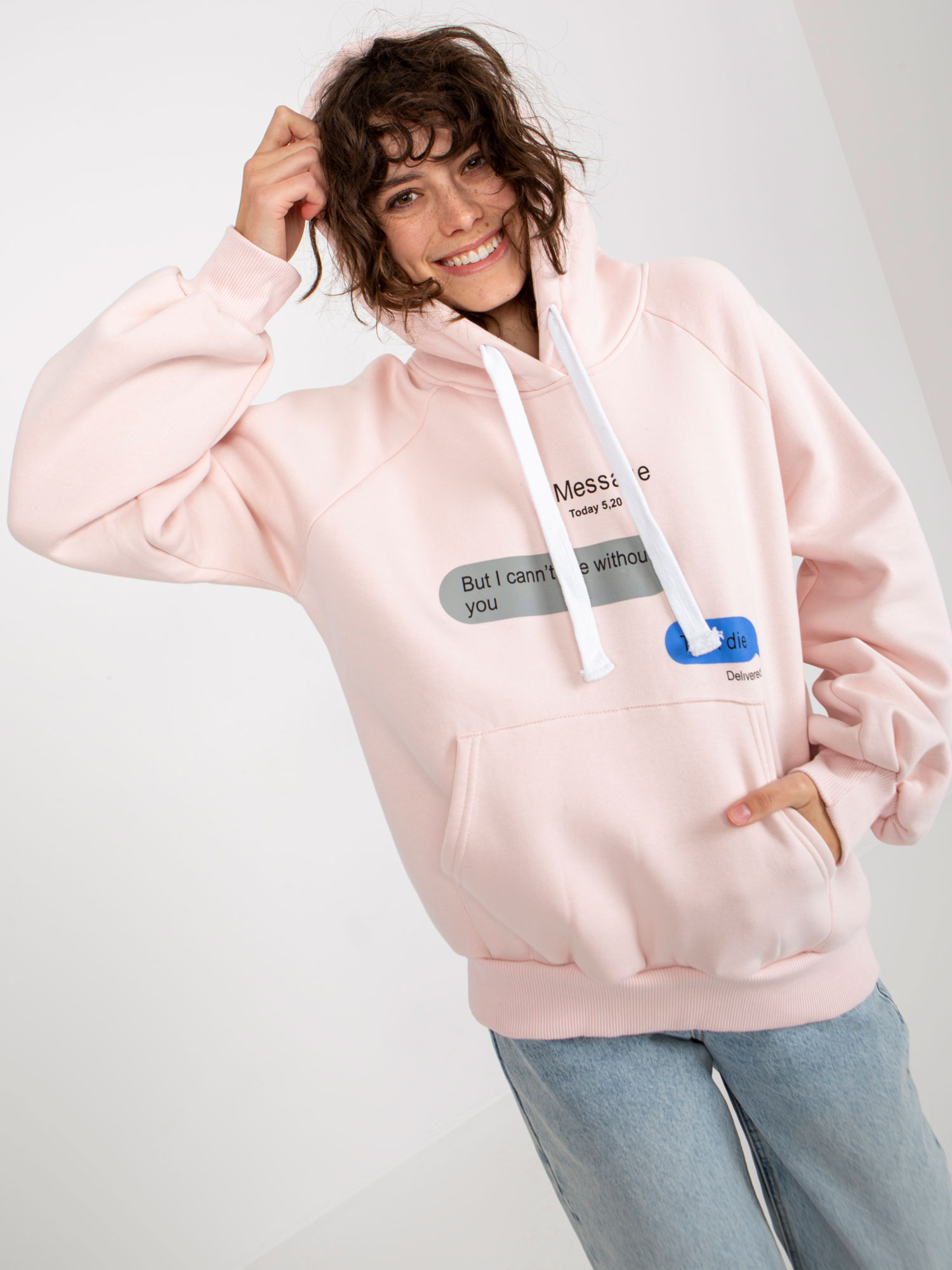 Jasnoróżowa dresowa bluza z nadrukiem oversize
