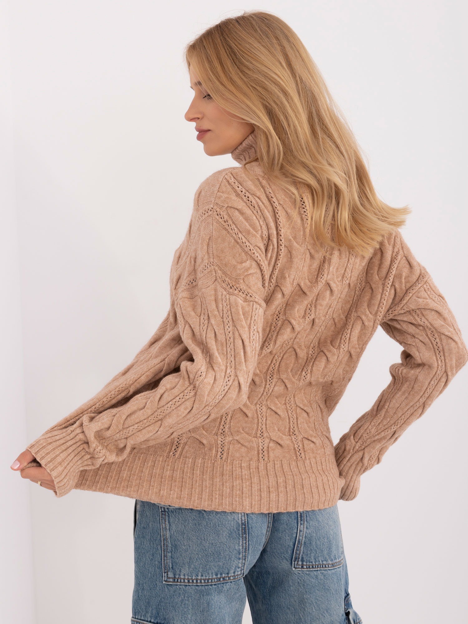 Sweter camelowy