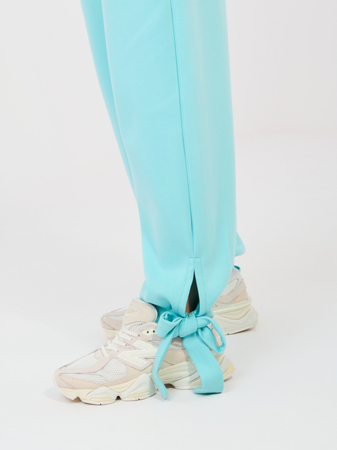 Miętowe dresowe spodnie z kieszeniami