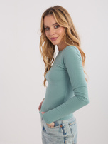 Pistacjowa bluzka basic z odkrytymi plecami