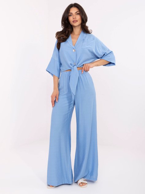 Niebieski letni komplet z ozdobnymi guzikami OCH BELLA