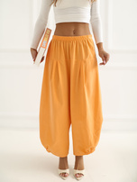 Jasnopomarańczowe sztruksowe spodnie z nogawką 7/8