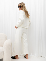 Ecru two-piece set with insulation.