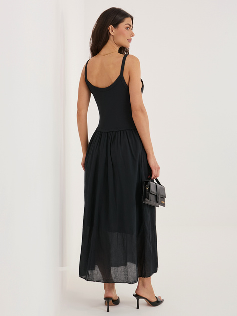 Czarna letnia sukienka na ramiączkach