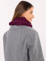 Ciemnofioletowy zimowy szal o grubym splocie