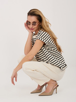 Jasnobeżowe materiałowe spodnie z paskiem