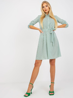 Biało-zielona sukienka na co dzień z zapięciem na guziki 