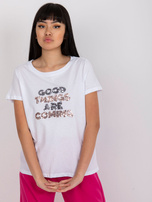 Biały t-shirt z aplikacją i napisami