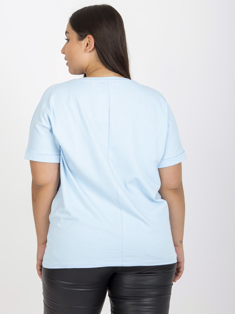 Jasnoniebieski t-shirt plus size z nadrukiem