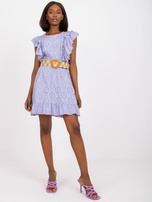 Fioletowa ażurowa sukienka mini z falbaną