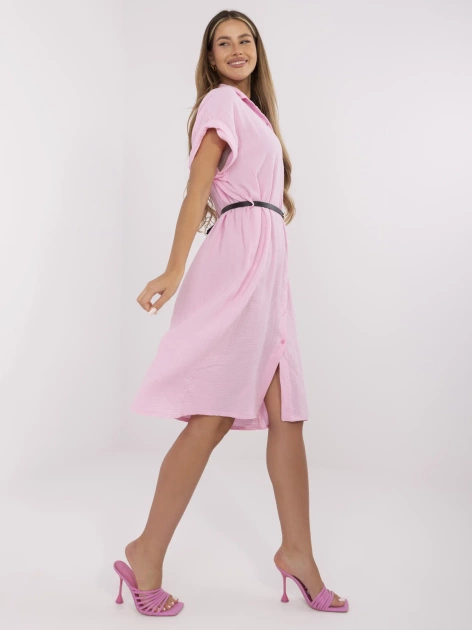 Jasnoróżowa muślinowa sukienka z guzikami