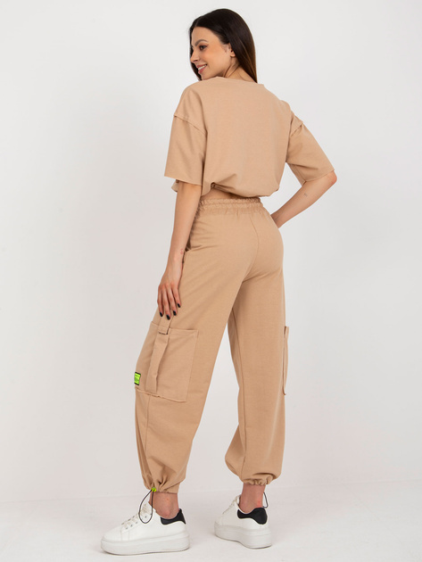 Hurt Camelowy damski komplet dresowy ze ściągaczami