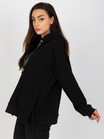 Hurtownia Czarna dresowa bluza z kapturem i troczkami