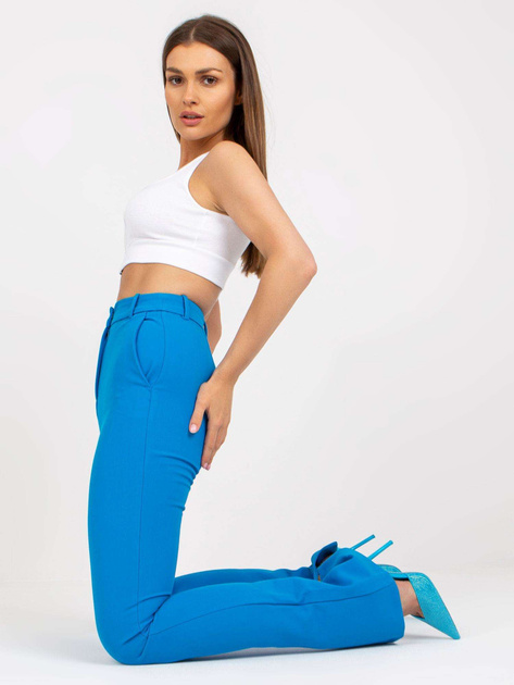 Biały prążkowany crop top basic z zamkiem RUE PARIS