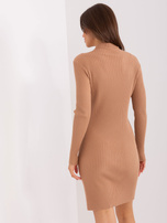 Hurt Camelowa ołówkowa sukienka dzianinowa w prążek