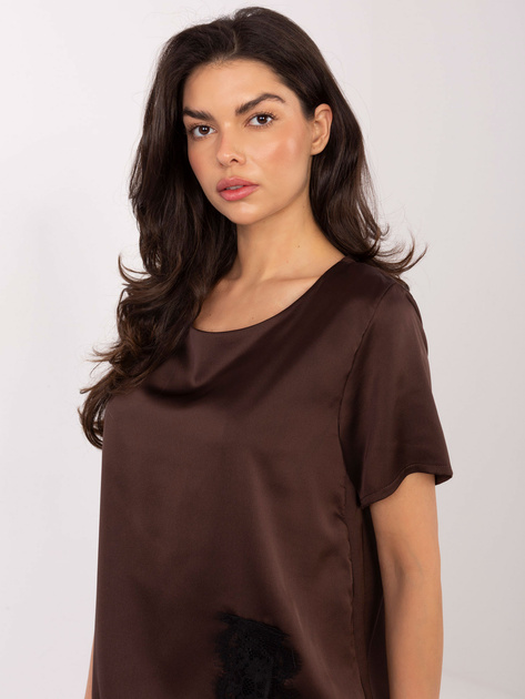 Czekoladowa satynowa bluzka z koronką