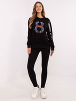 Hurt Czarny dresowy komplet damski z naszywkami