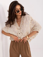 Beżowy ażurowy sweter boho na lato