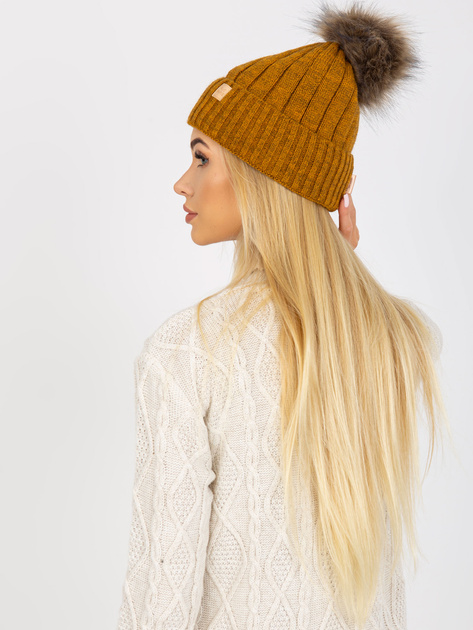 Musztardowa czapka zimowa z pomponem RUE PARIS