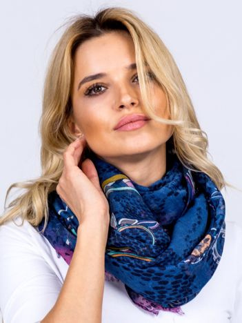 Granatowa zwiewna chusta w ludowe wzory