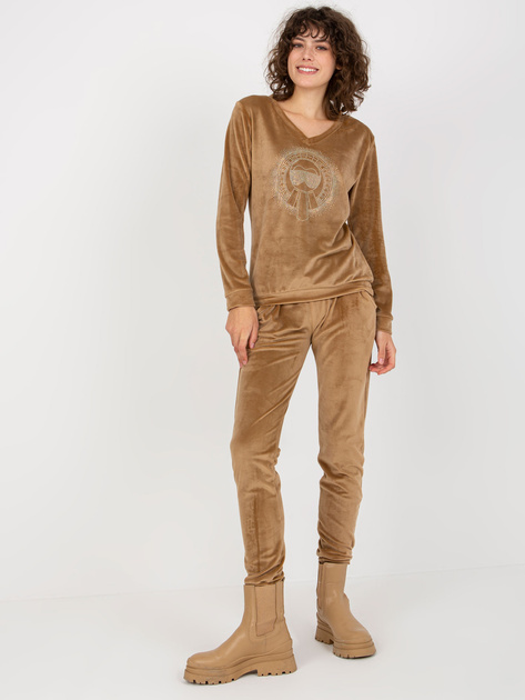 Hurtownia Camelowy damski komplet welurowy z dekoltem V