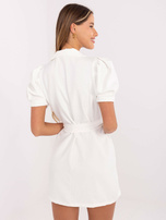 Biała elegancka sukienka o kroju marynarki