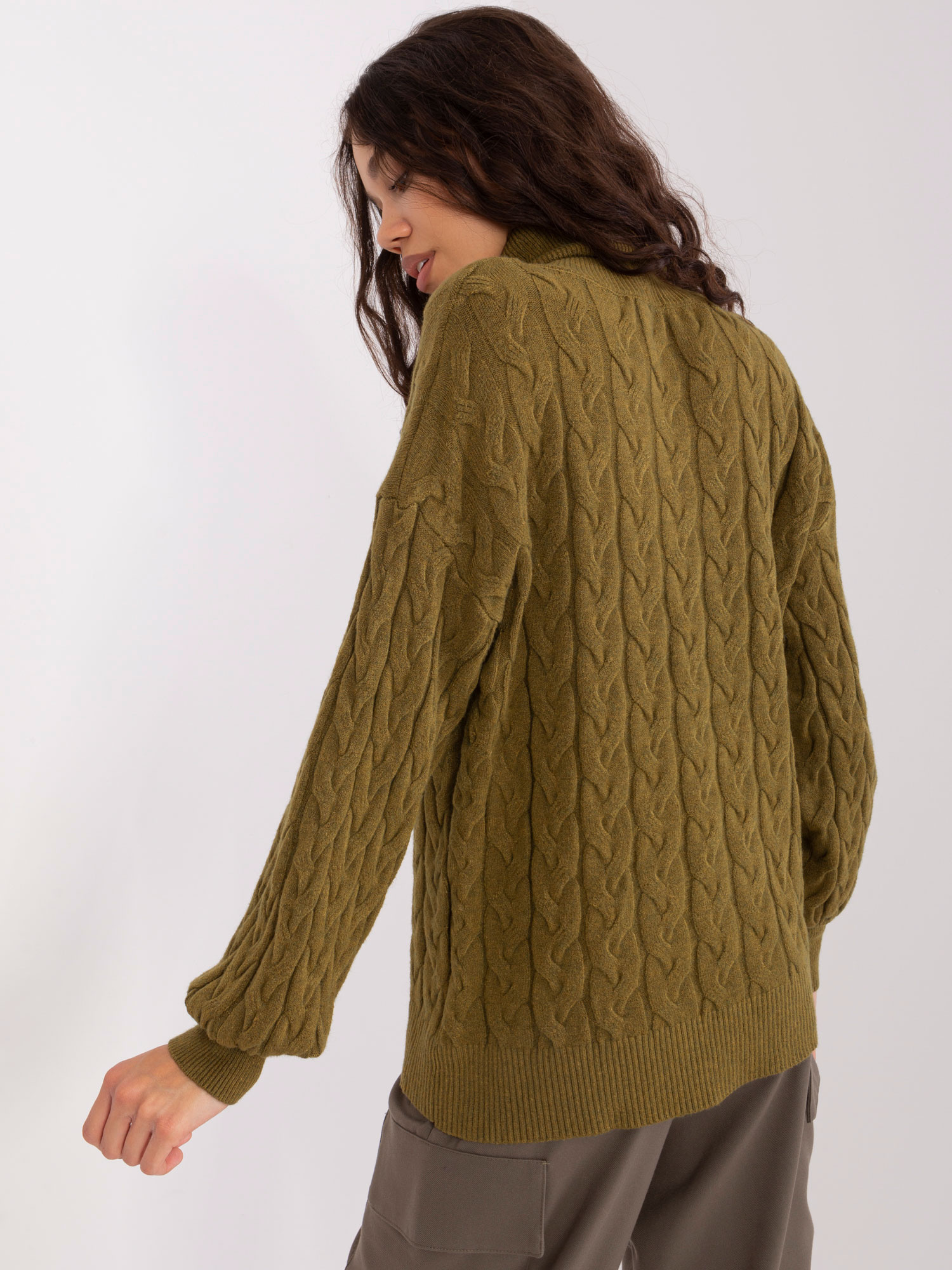 Khaki sweter golf damski ze ściągaczami