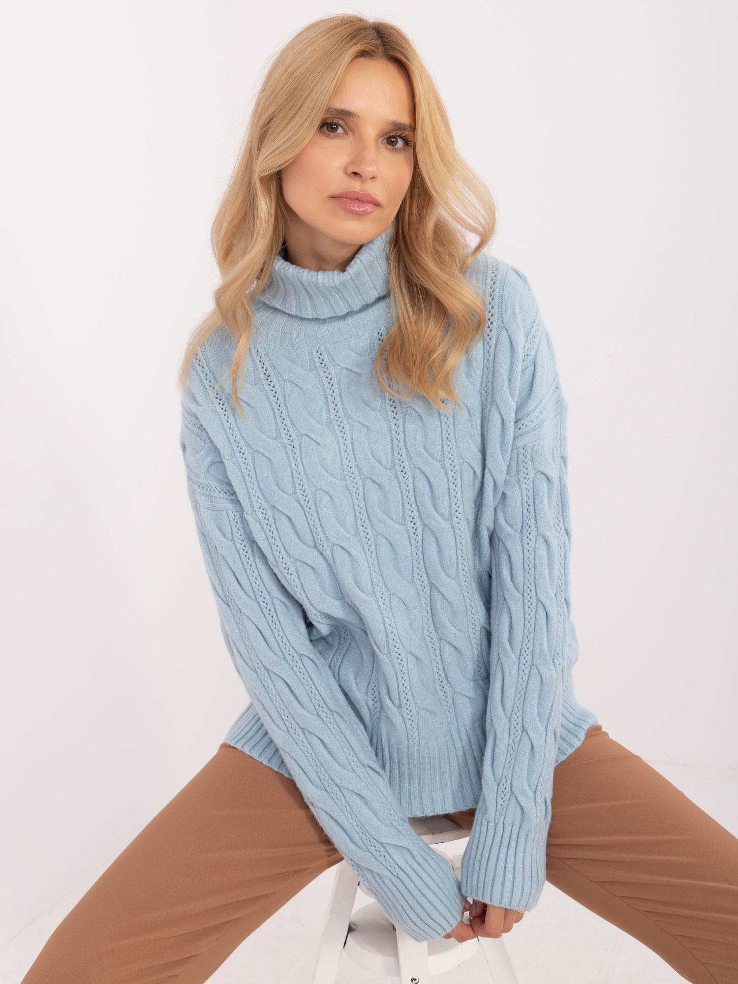 Sweter jasny niebieski