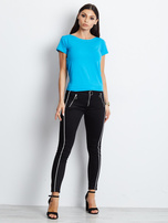 Niebieski t-shirt z wiązanym tyłem