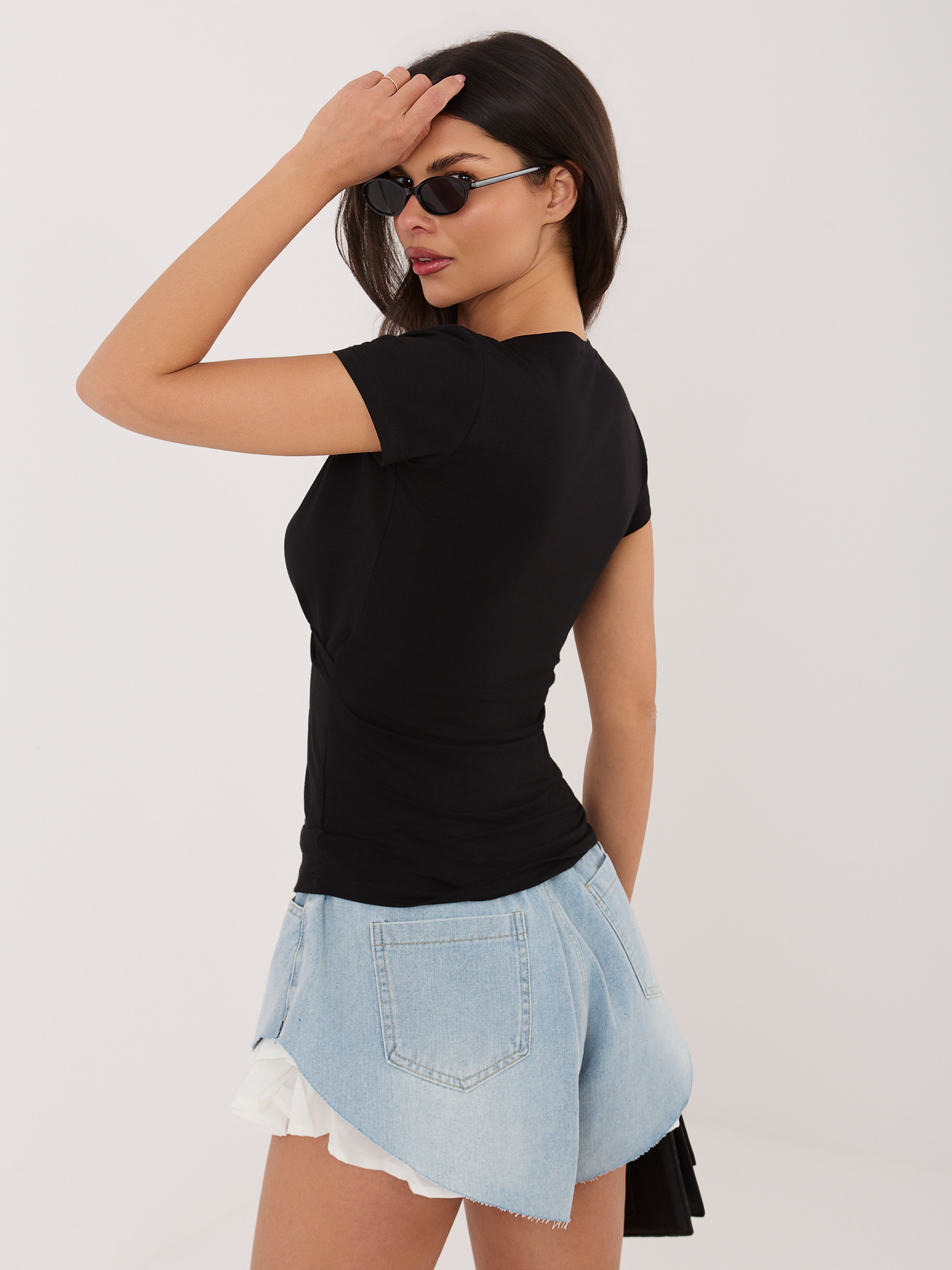 RUE PARIS Czarny kopertowy t-shirt