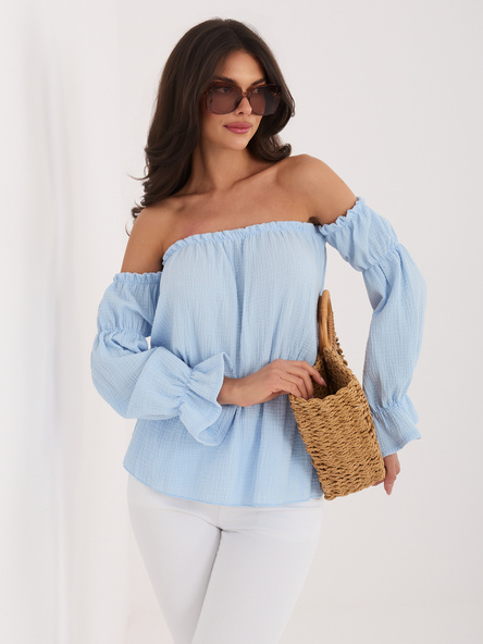 Jasnoniebieska muślinowa bluzka z odkrytymi ramionami