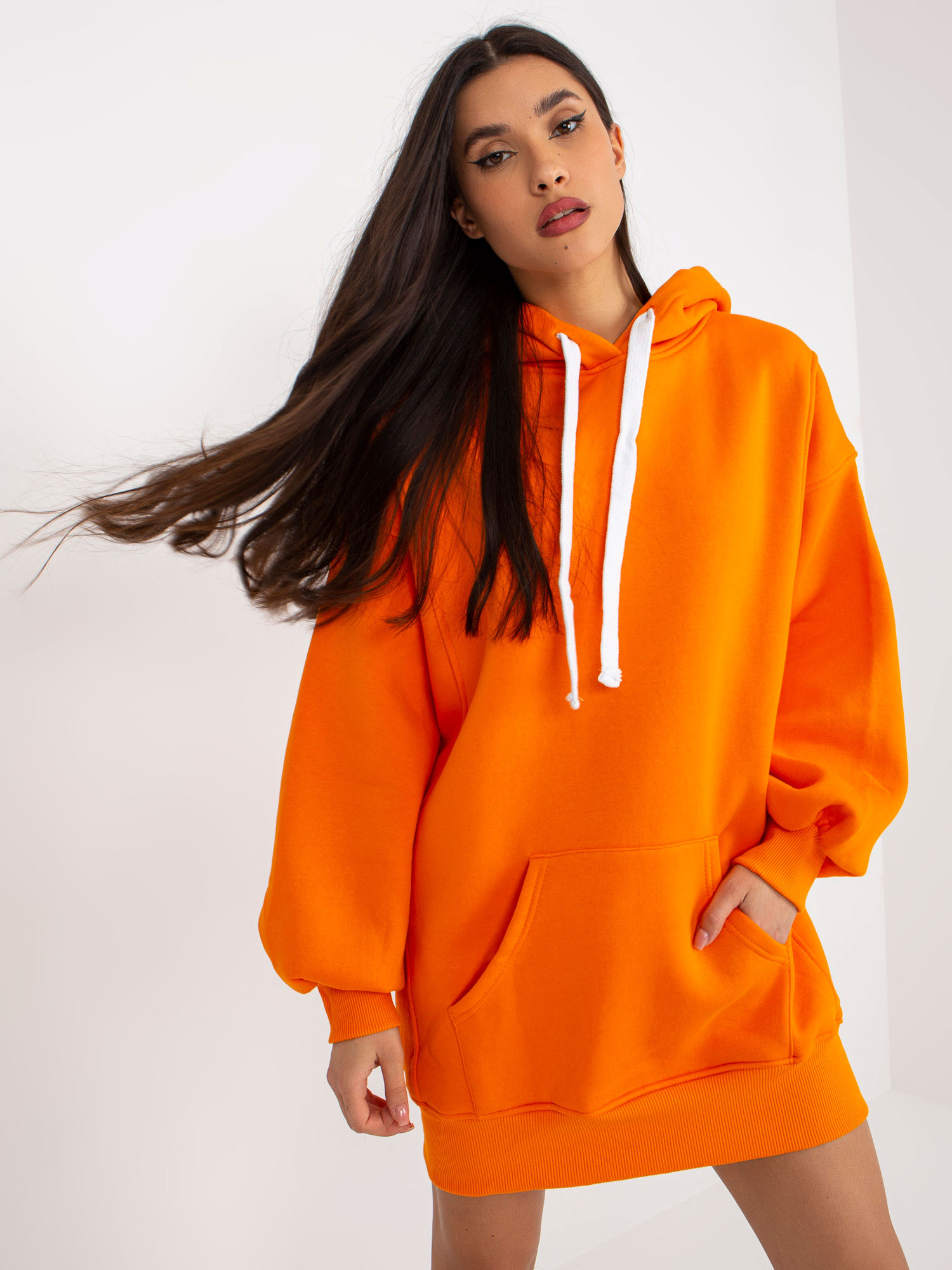 Pomarańczowa długa bluza basic z kapturem