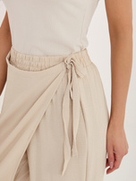 Beżowe letnie spodnie z wiskozy