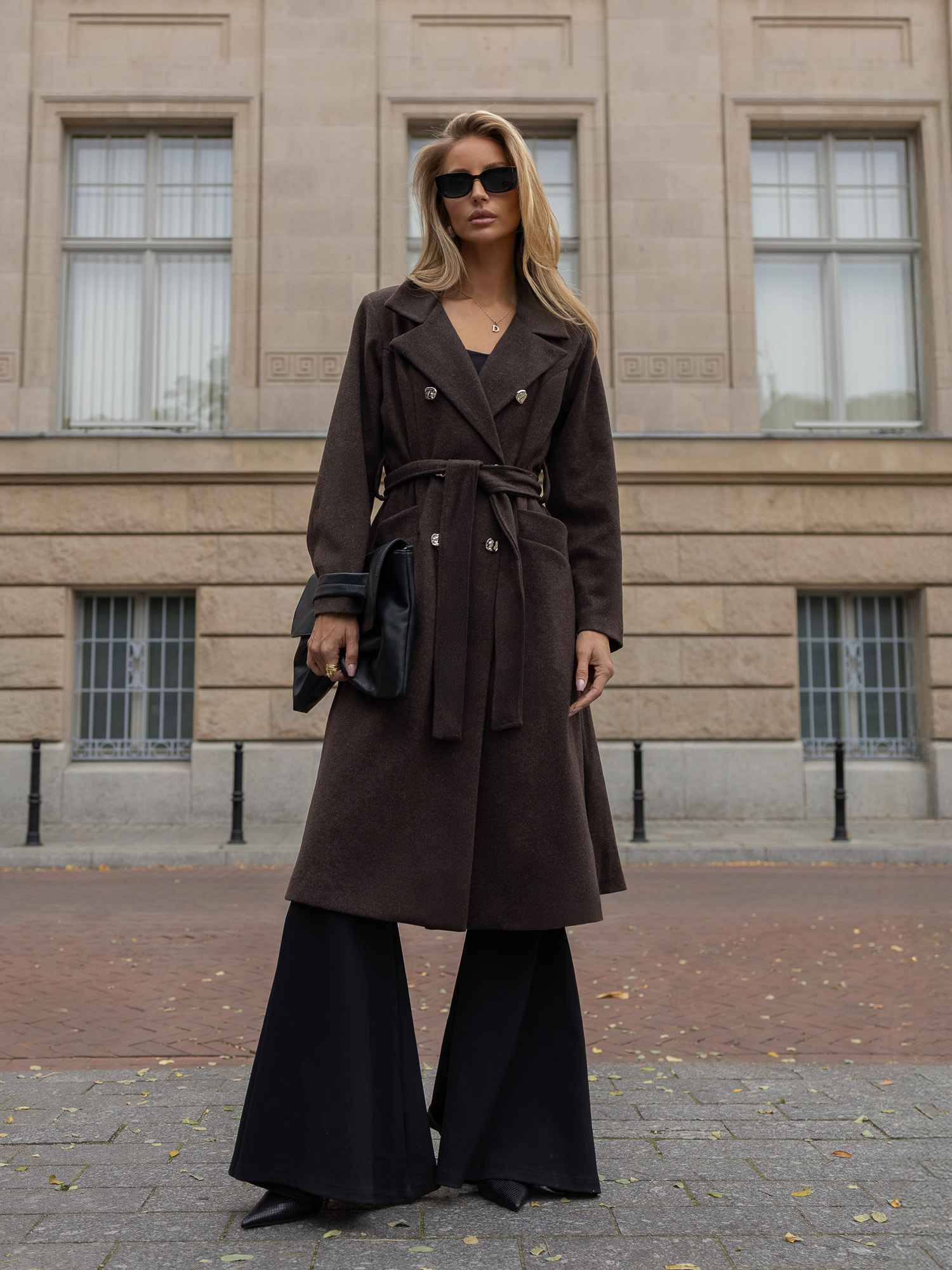 RUE PARIS Hnedý elegantný kabát s viazaným pásom.