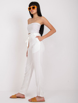 Ecru damskie spodnie materiałowe z paskiem