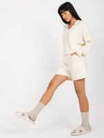 Hurtownia Ecru dzianinowy komplet casualowy z szortami