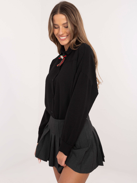 Hurt Czarna damska koszula oversize z broszką