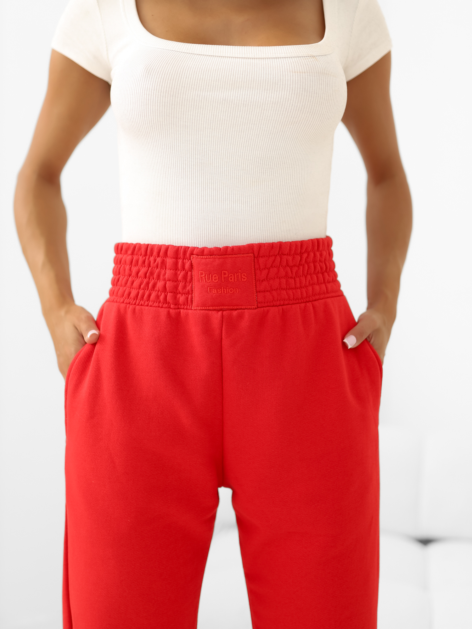 Rote Jogginghosen mit Taschen RUE PARIS.