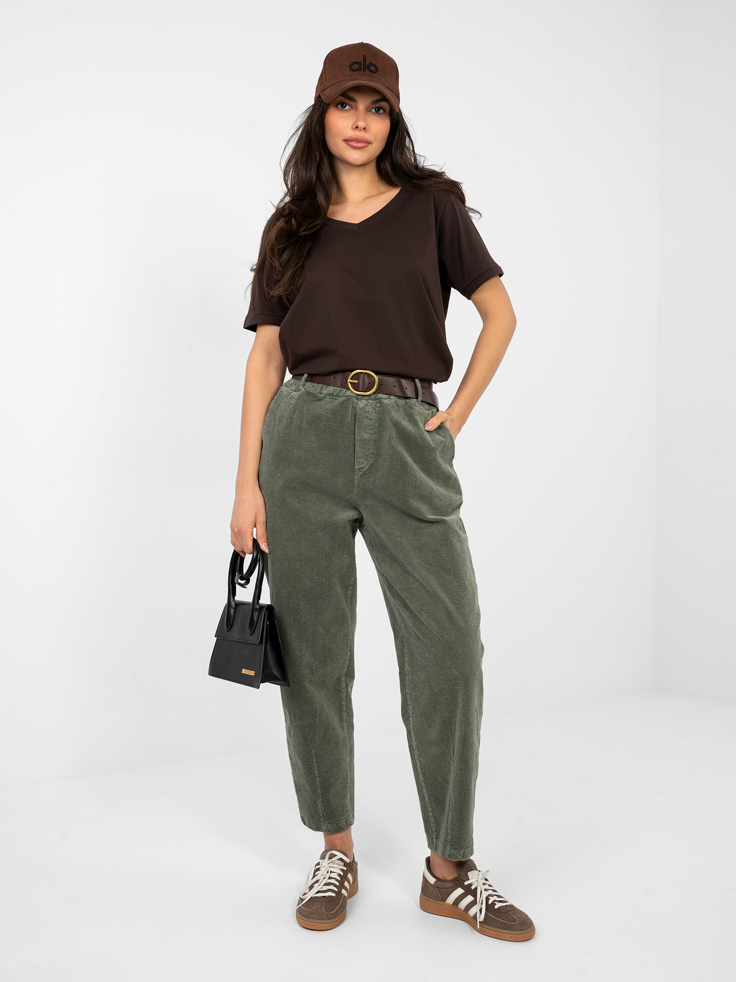Khaki sztruksowe spodnie typu carrot